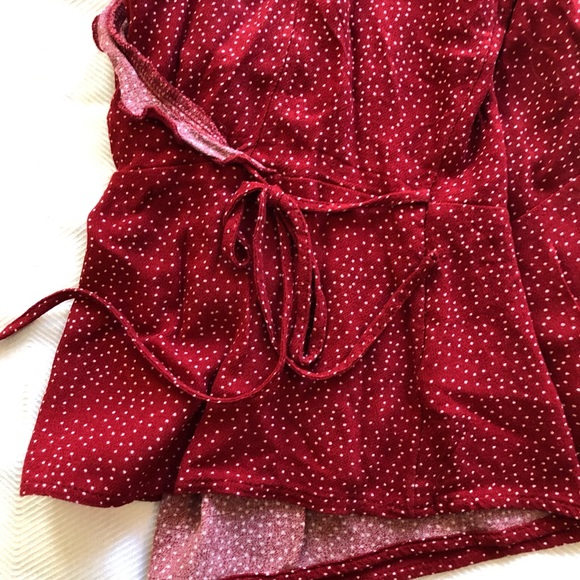 Red wrap crop top - Picture 2 of 8